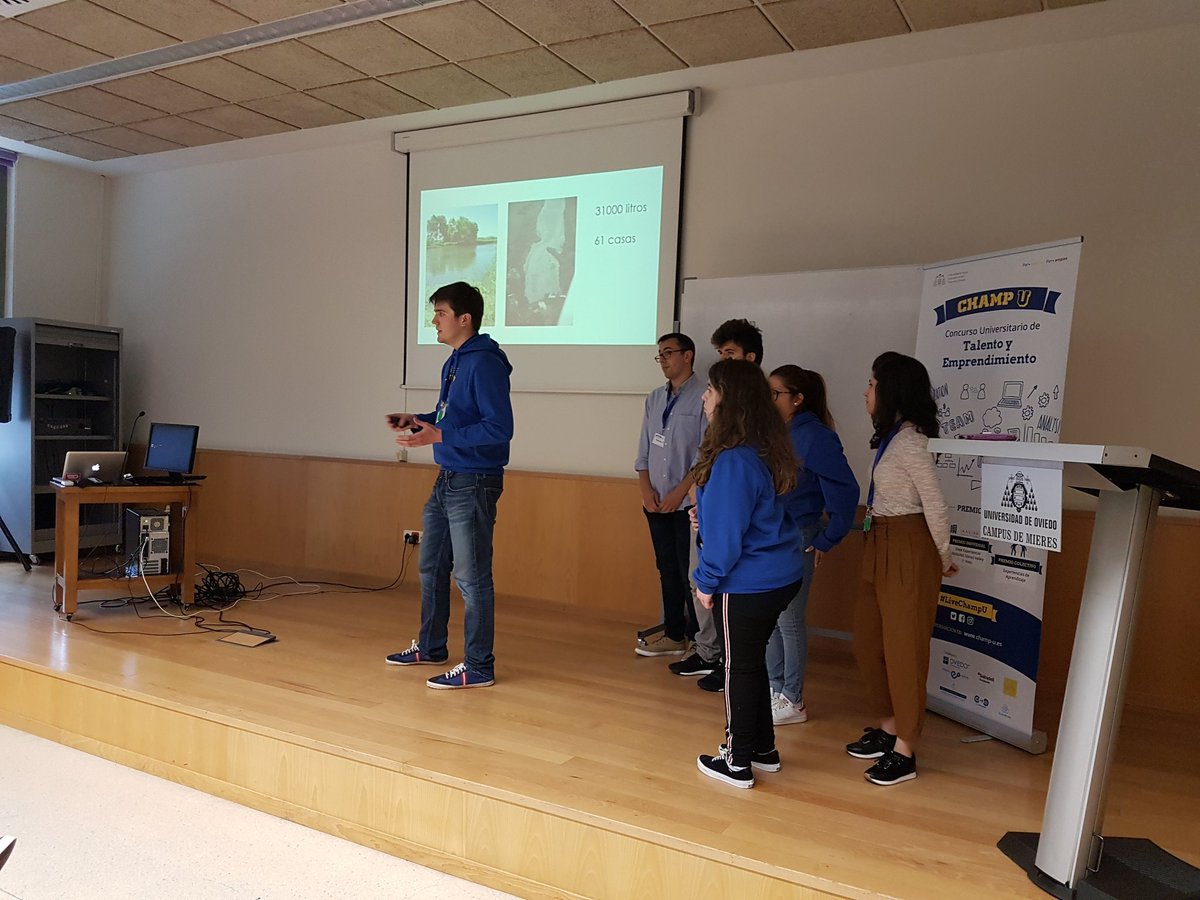 ChemaFida's tweet photo. #Lastbutnotleast Último grupo exponiendo su proyecto #apitec #scorpio #livechampu @LiveChampU #emprendimiento https://t.co/kwZDvSII7e
