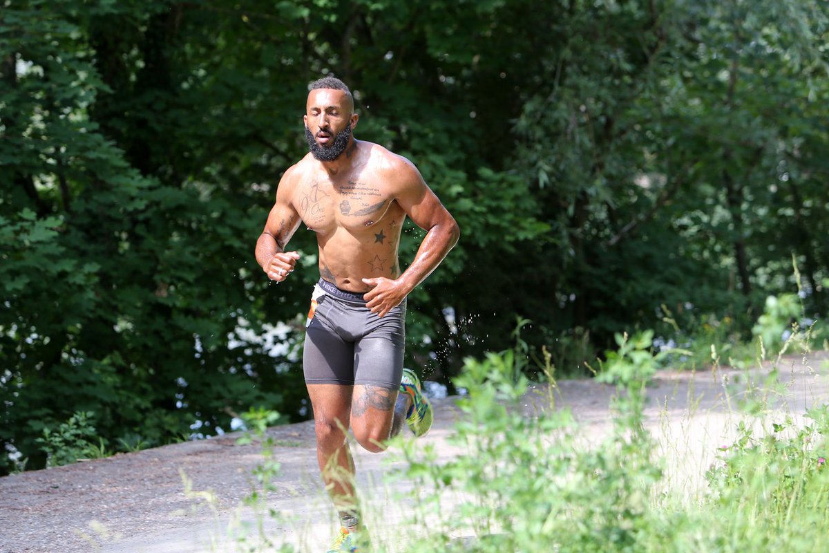 mulhouse's tweet photo. #Mulhouse ville de #running ! Courir dans la boue, sauter à travers des pneus, ramper sous un filet... Temps fort de #FaitesduSport ajd, les Mulhousiens nombreux à relever le défi de la #BraveChallenge, une course fun et ludique ouverte à tous ! @michelelutzh @Elansportif https://t.co/SsCSMLtfpE