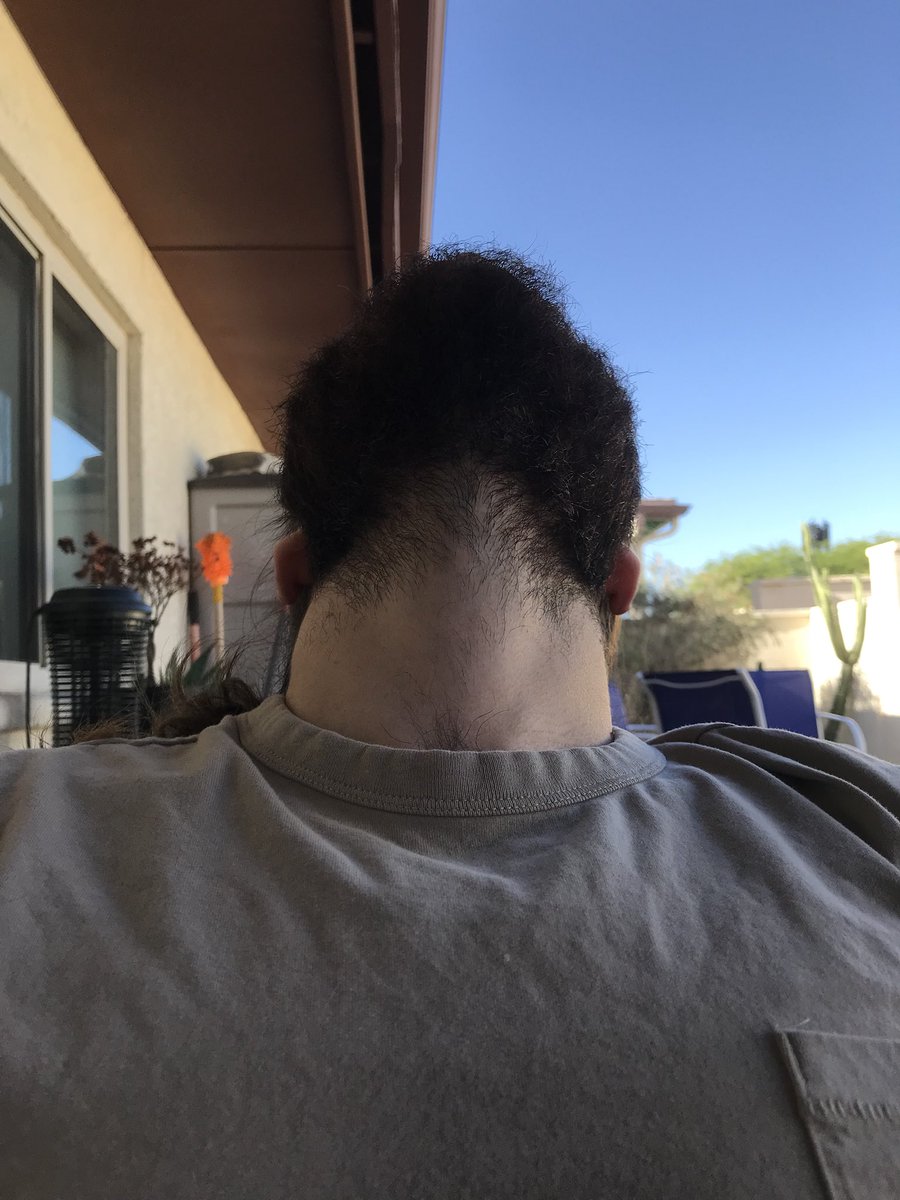 abbyabbs_'s tweet photo. @ehdannyboy #MenWithBeardsLookingUp @JeremyyBockk https://t.co/UhXWe5pZ5T