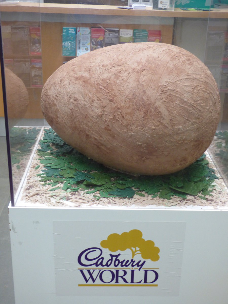 ellrbrown's tweet photo. Mmm @CadburyWorld giant dinosaur egg #DippyonTour yum! @BM_AG #GasHall @CadburyUK @BirminghamWeAre @BhamUpdates @birmingham_live
#DairyMilk https://t.co/xLsXKPNdQ5