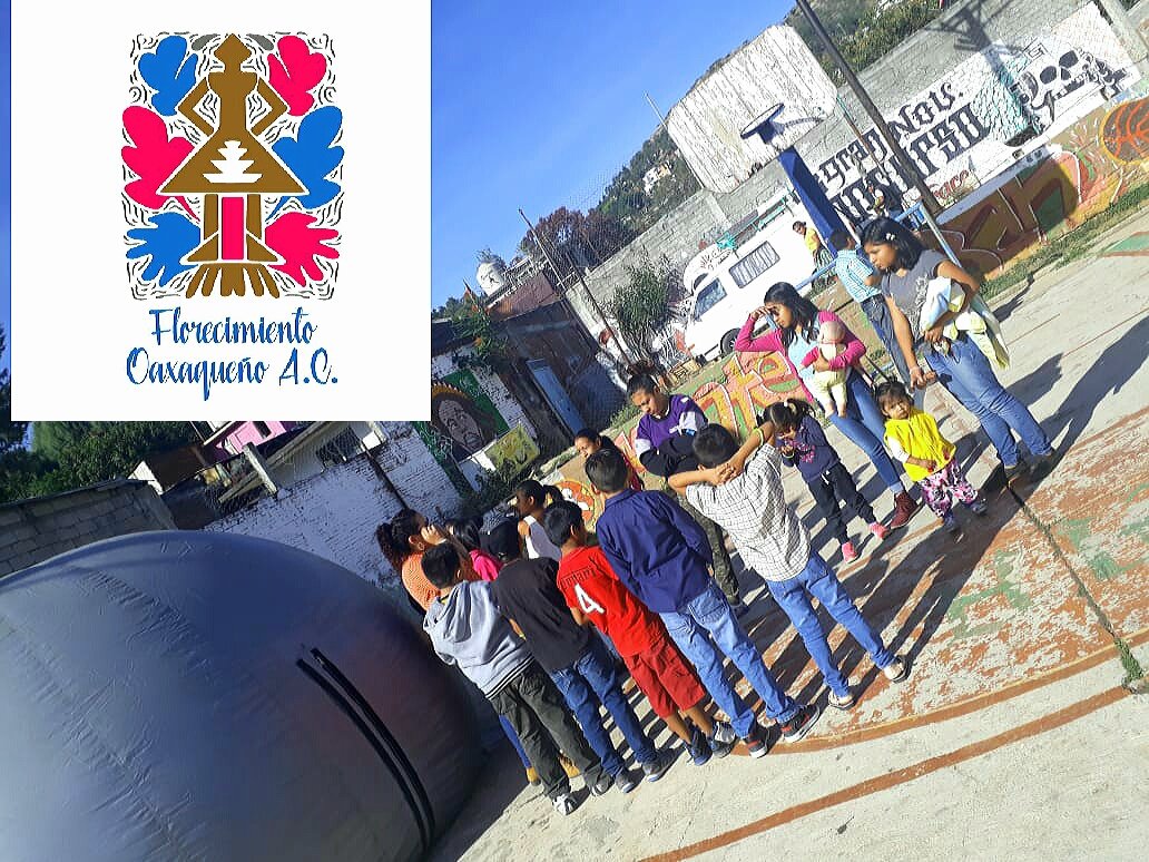 OaxFlore's tweet photo. En coordinación con la A. C. #Guppi convivimos con los vecinos y disfrutamos con los pequeños de la colonia con nuestro  #PlanetarioMovil https://t.co/vMiFSVYZH6