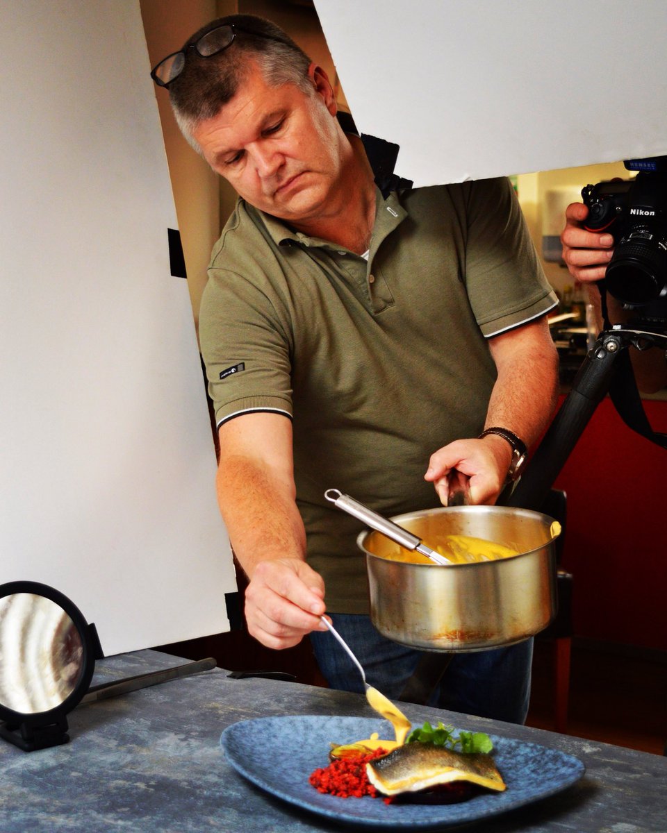 Naast helpen tijdens één van onze food fotoshoots is Marco de uitgelezen persoon om je te vertellen over de diensten van Koks voor Koks. Denk je dat onze ambachtelijke mise en place keuken iets voor jouw horecaonderneming kan betekenen, neem dan contact met ons op. #koksvoorkoks