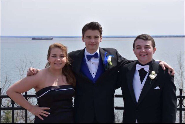MiniMcclure15's tweet photo. Happy birthday to my dad @Basheww!!!! Miss foods class with you 😂 have fun today 🎉 #scat #thundersuck https://t.co/0Gi9UpqxAj