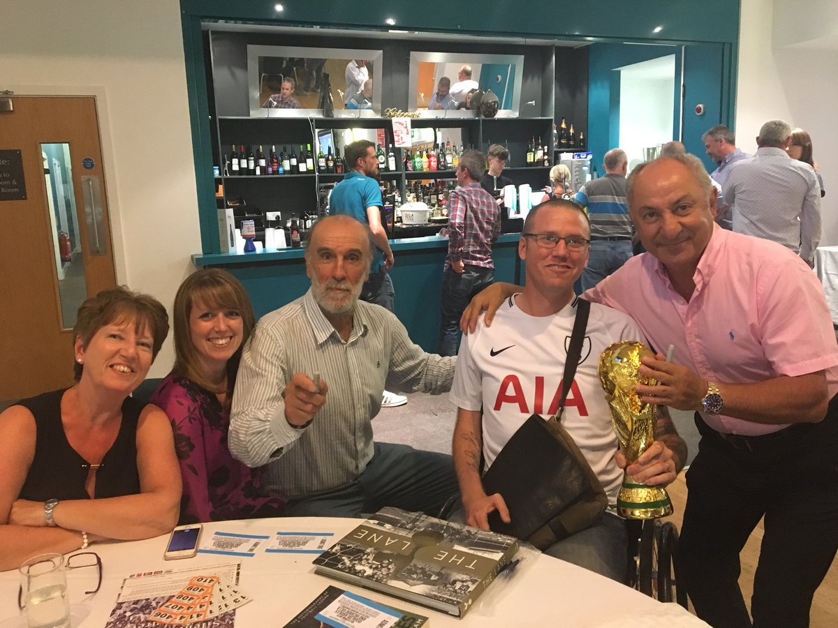 A massive thanks to @osvaldooardiles and Ricky Villa for their time, stories and the special farewell to me from Ricky at the end of the night which meant so much and was so unexpected. A great night from @berti1976 and @MrCracknell with some wonderful people. #COYS #Legends