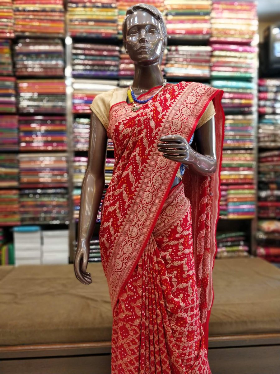 vibhuteeindia's tweet photo. Inbox For Prices
#ootd
#Vibhutee #Rudri #RudriLabel #RudriIndia #MumbaiBlogger #IndianBloggers #WeavesOfIndia #CelebrityFashion #BollywoodWedding #BigFatIndianWedding #WeddingDiaries #FashionBloggerIndia #SariLove #SareeNotSorry #SarisThatInspire #Bandhej #BandhaniSari #Gujarat https://t.co/oVyrQAiD6o