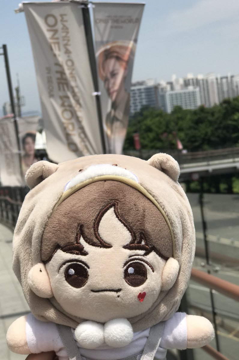idolanddoll's tweet photo. 날씨 넘 좋았지 휘뱌��💖💖 (뒤에 아른아른 보이는 휘횽 https://t.co/Kr8U0cam3v