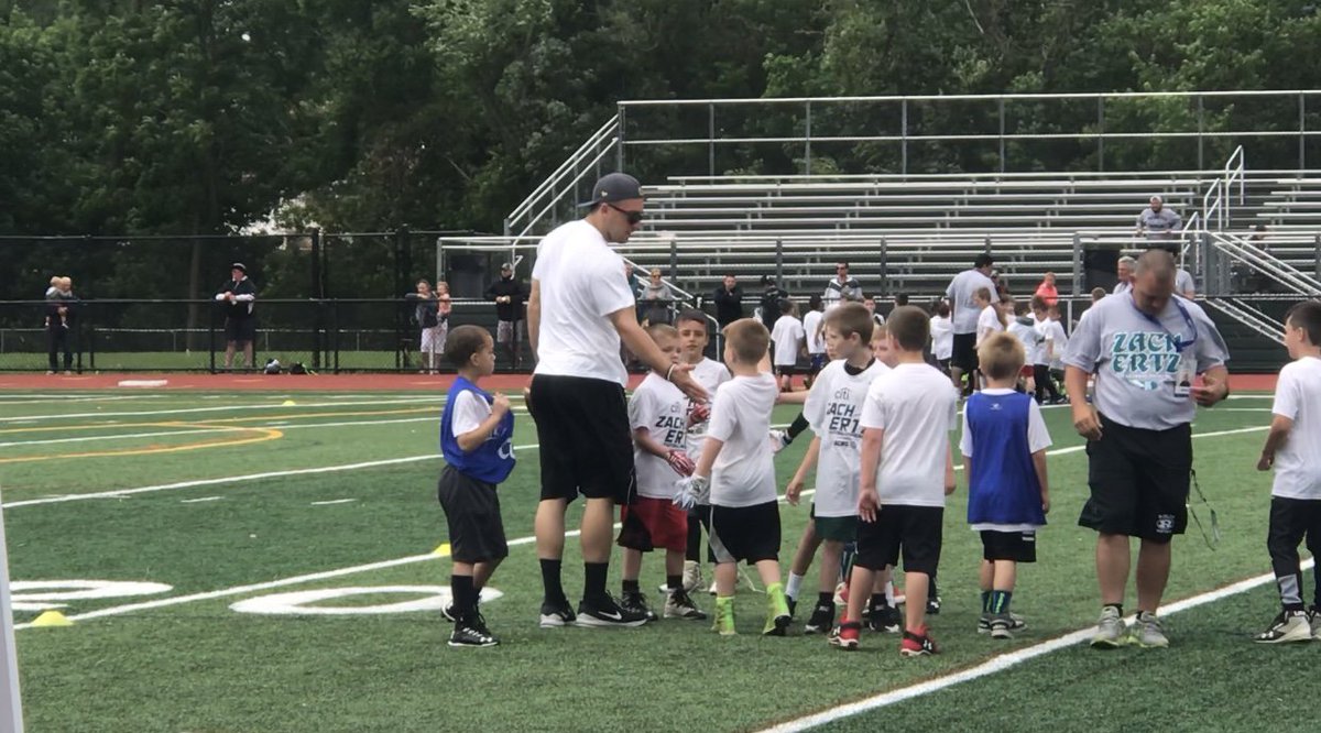 Rivero9892's tweet photo. Dreams do come true 🏈 Happy beyond words for my boy!! @AcmeMarkets @Tide @ProCamps @ZERTZ_83 #Experience https://t.co/IVAFEdR31J