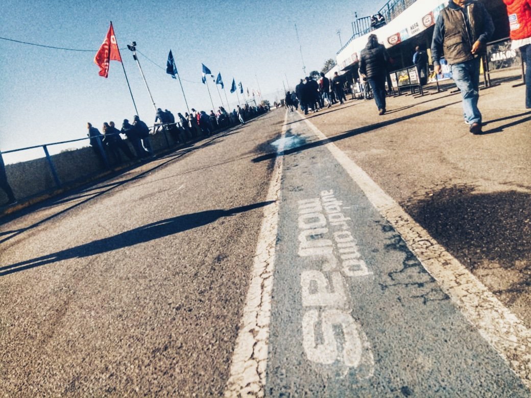 VentricelliTeam's tweet photo. Domingo de finales La Plata 📍 @peluchecaceres @ventricellitc en #TCMouras Carrera con Invitados #TCM en La Plata #7taFecha @actcargentina 🚗 💨☑️ #ventricelliteam @fortesportteam #fordcamiones #surcam https://t.co/bC5nLFvTP4