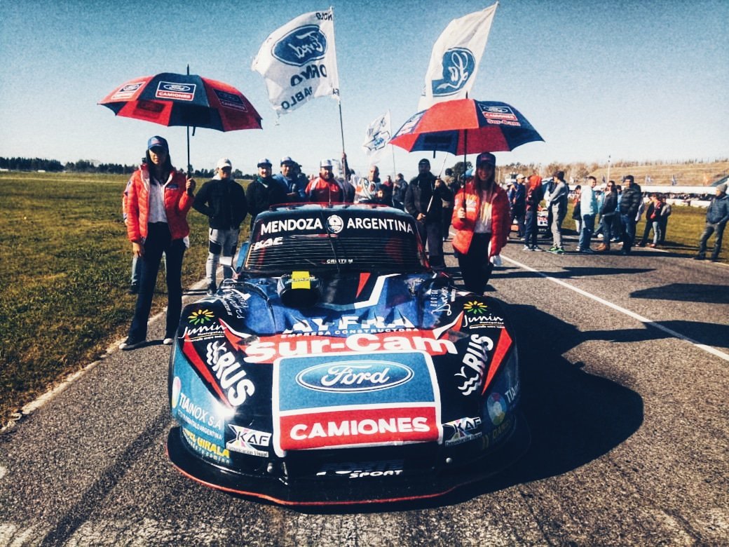 VentricelliTeam's tweet photo. Grilla para @PelucheCaceres   La Plata 📍 en #TCMouras Carrera con Invitados #TCM en La Plata #7taFecha @actcargentina 🚗 💨☑️ #ventricelliteam @fortesportteam #fordcamiones #surcam https://t.co/LJgycQJ6pZ