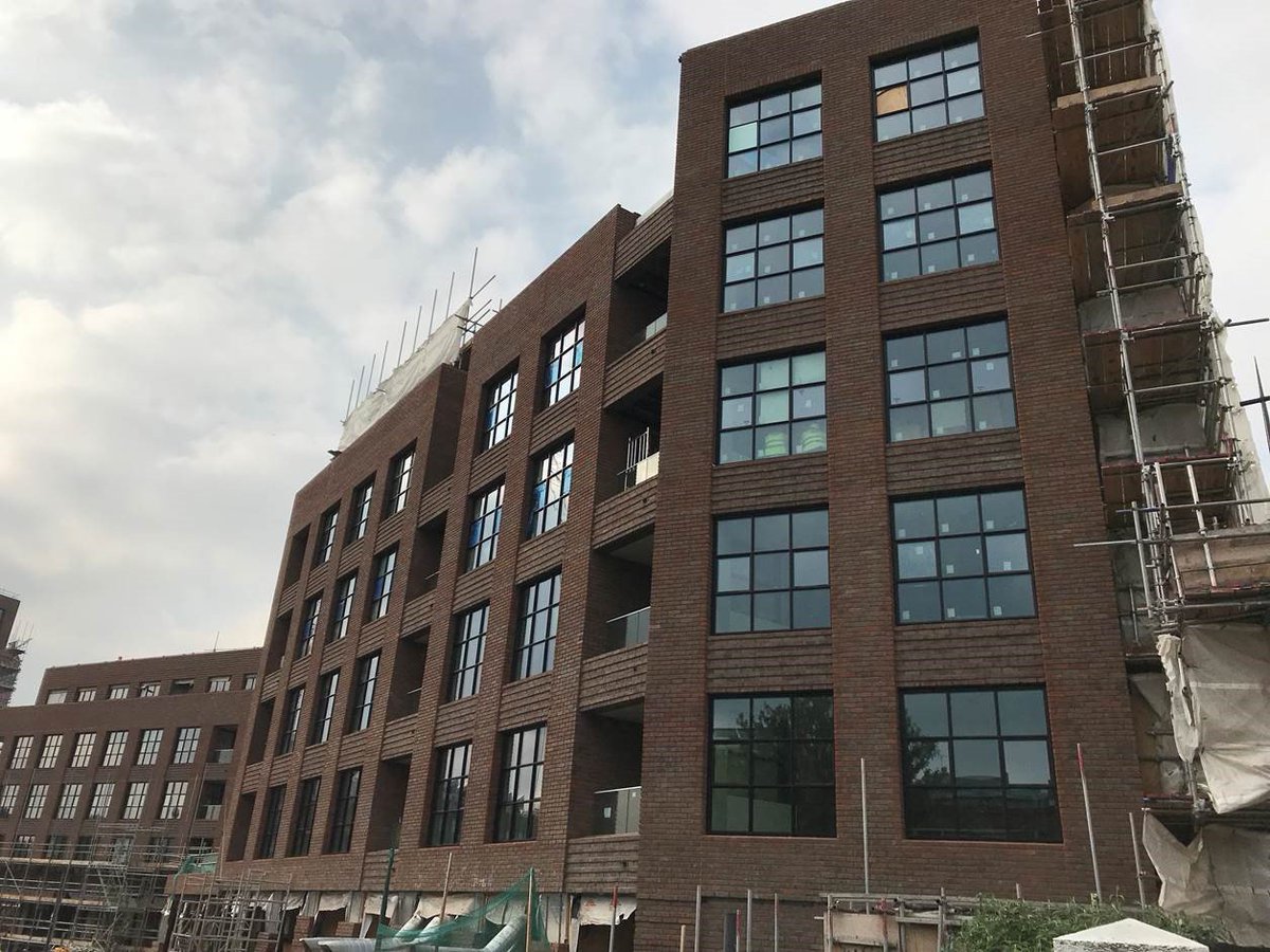 JustFacades.com tweet media