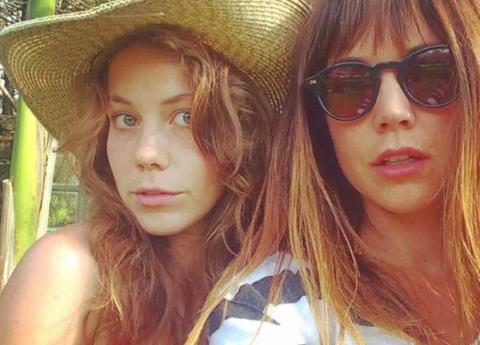 Camila Sodi y su hermana Mariana Sodi escandalizan con diminuto bikini