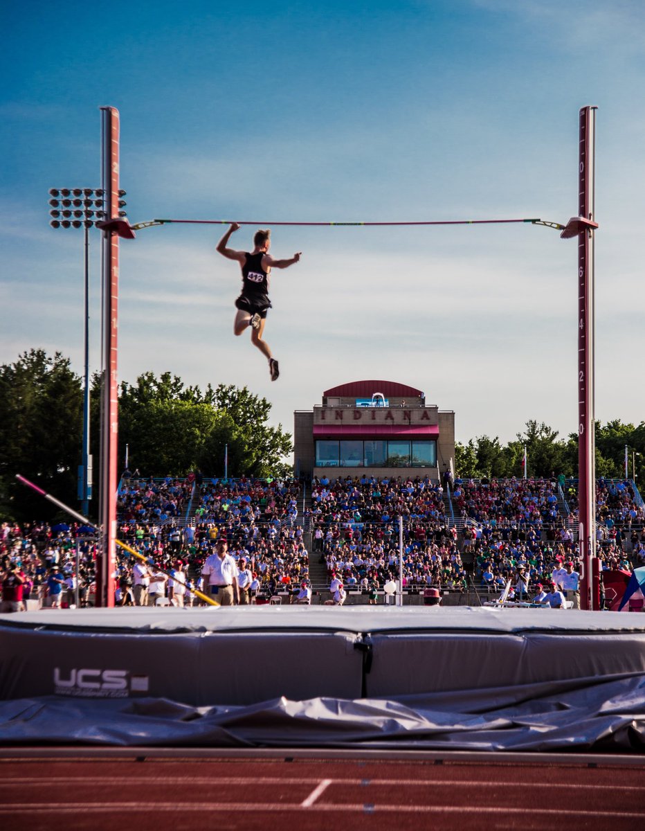 Already posted, but this shot of @ccrumion breaking the state meet record in the Pole Vault might be my favorite photo I’ve ever taken and deserves its own post