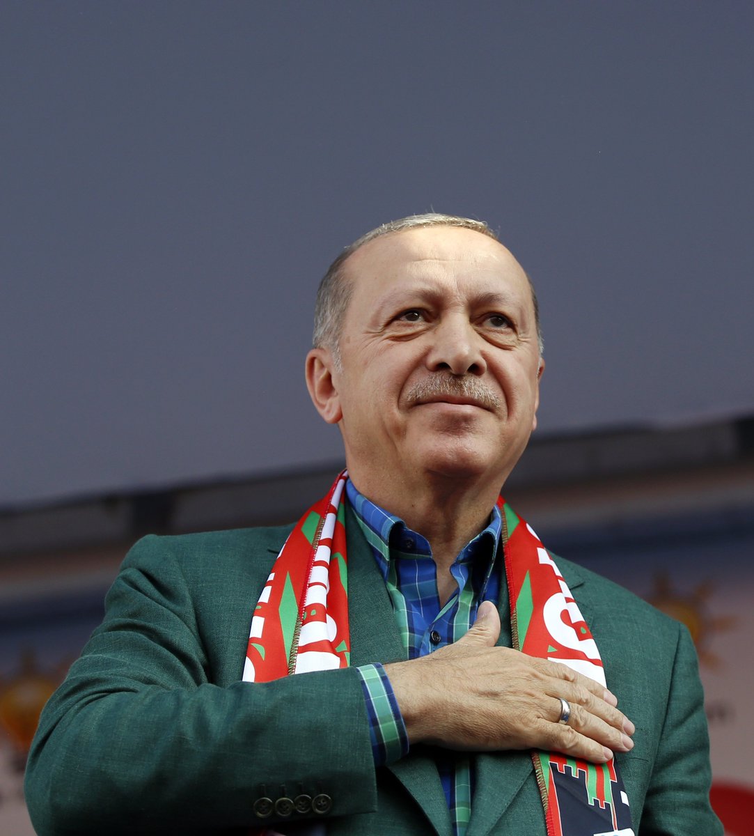 RTErdogan's tweet photo. Dicle'nin nazlı yari, hasretimiz, sevdamız, kardeşliğimiz, yoldaşımız Diyarbakır bugün bir başka coşku ile bizleri bağrına bastı. 

Teşekkürler Diyarbakır!

#VakitDiyarbakırVakti https://t.co/MUTYJOGkB4