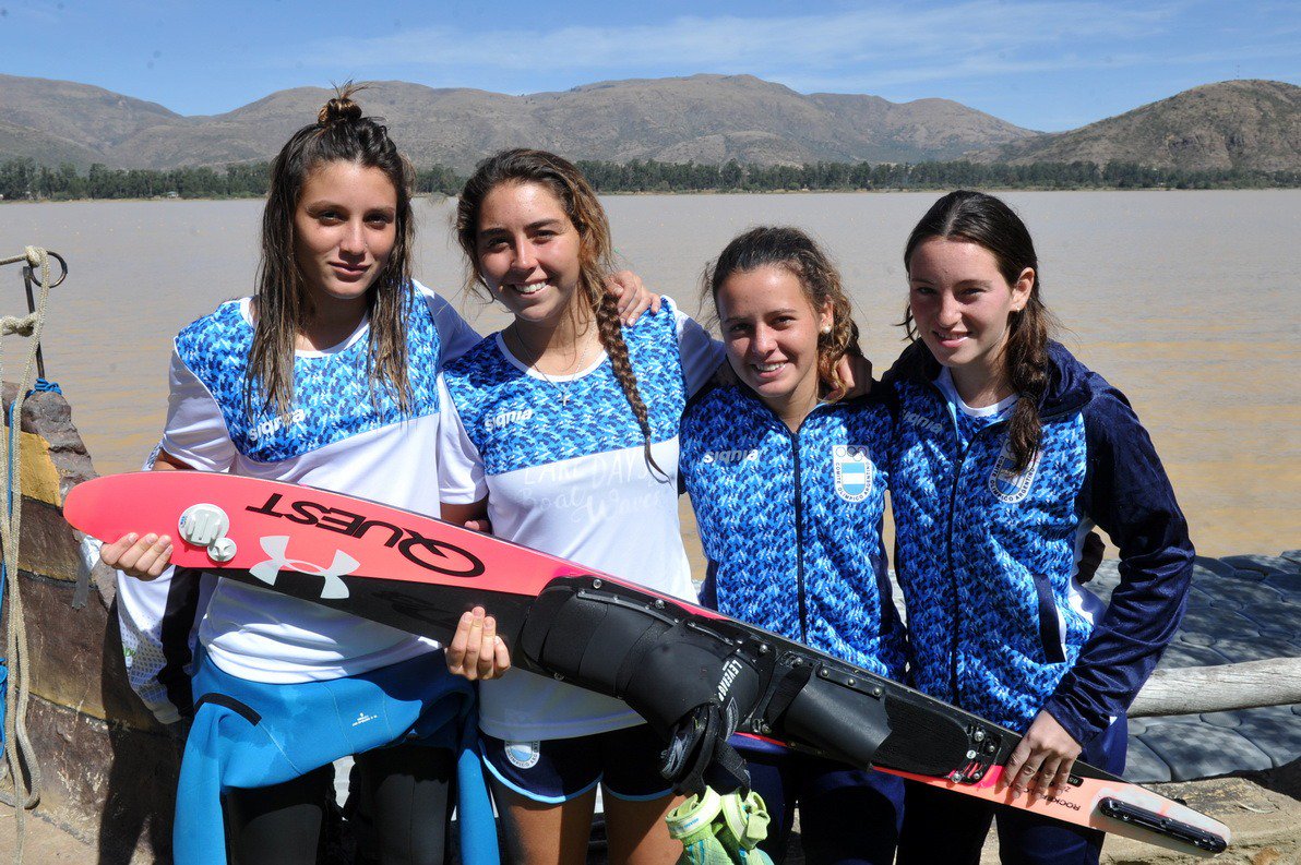 5AResultados's tweet photo. #Odesur Torneazo del #EsquiNautico 🇦🇷 con 8⃣ medallas

🥇🥇Wakeboard - @EugeDeA y @ulfditsch
🥈Wakeboard - @vickydearmas
🥈Figuras - I. Giorgis
🥉🥉Figuras - T. Giorgis y V. Mociulsky
🥉🥉Slalom - @Tinchomalarczuk y @GiordanoPalo
🥉Overall - T. Gisler
🥉Wakeboard - @kaiditsch https://t.co/4V8btbUisb