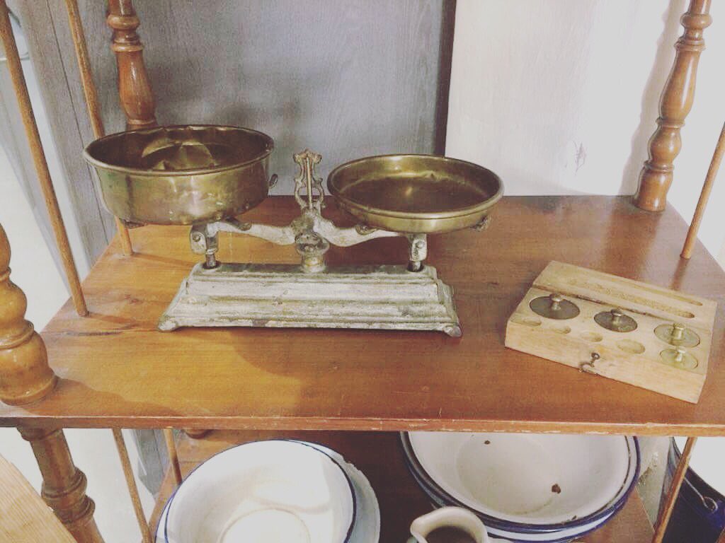 Alte Küchenutensilien sammeln für ein Projekt im Herbst...

#creativwerkstattangerer #küchenstudio #kitchen