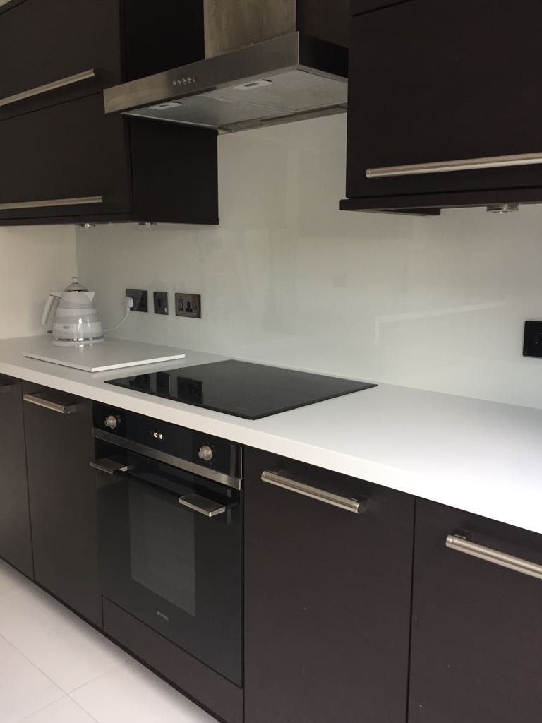 SplashbacksNE's tweet image. #WhiteSplashbacks #Newcastle #GlassSplashbacks #KitchenSplashbacks #FittedGlass