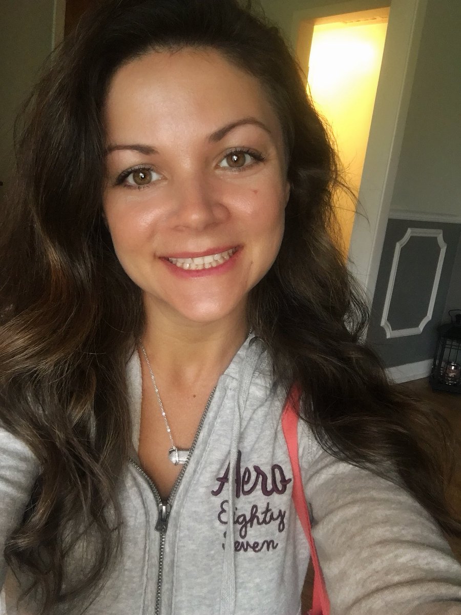 Brandi_Naugle's tweet photo. #whosready #formonday #notme #Sundayafternoon #growinghairout #Longhairdontcare https://t.co/QqT3U6O3dW