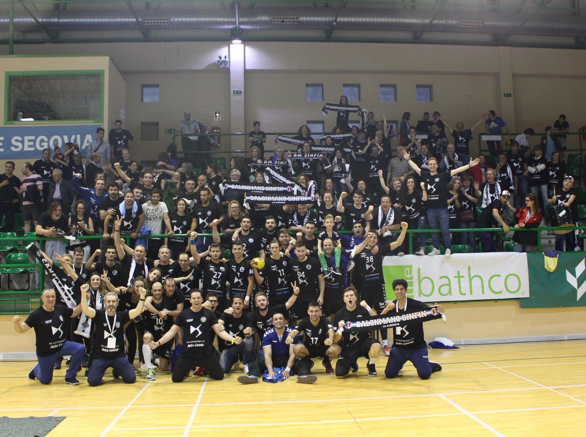 ValonmanoConV's tweet photo. #FaseAscensoASOBAL 🏆 | Tras un final de infarto... ¡CANTABRIA VUELVE A TENER EQUIPO EN ASOBAL!❗ Enhorabuena al @bmSinfin por alcanzar su sueño ❗ https://t.co/1rI4JfczxG