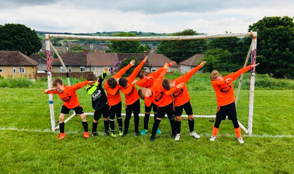 Barrowford under 9’s posing with pride as tournament winners. 🥅📸🏆🏅
#welldone #grassroots #teamsamba #sambafamily