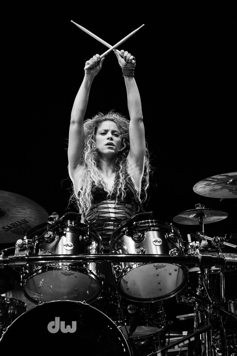 shakira tweet picture