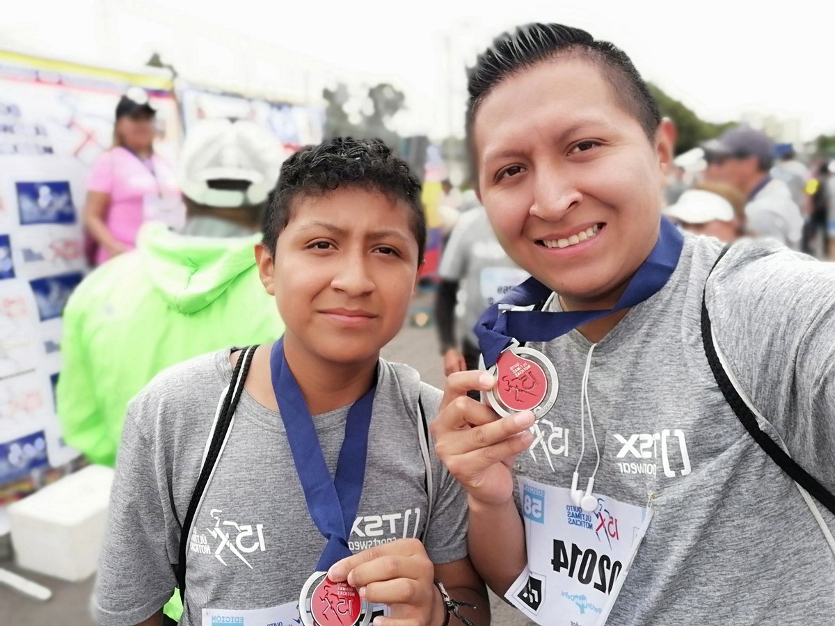 AbJavierTorres's tweet photo. #PorUnPaisDePaz, #15kUltimasNoticias,
Domingo 03 de Junio del 2018, junto a mi hermano Adrián Torres. 🎖️✌️👌🏃‍♂️ https://t.co/gvOoJl2u7z