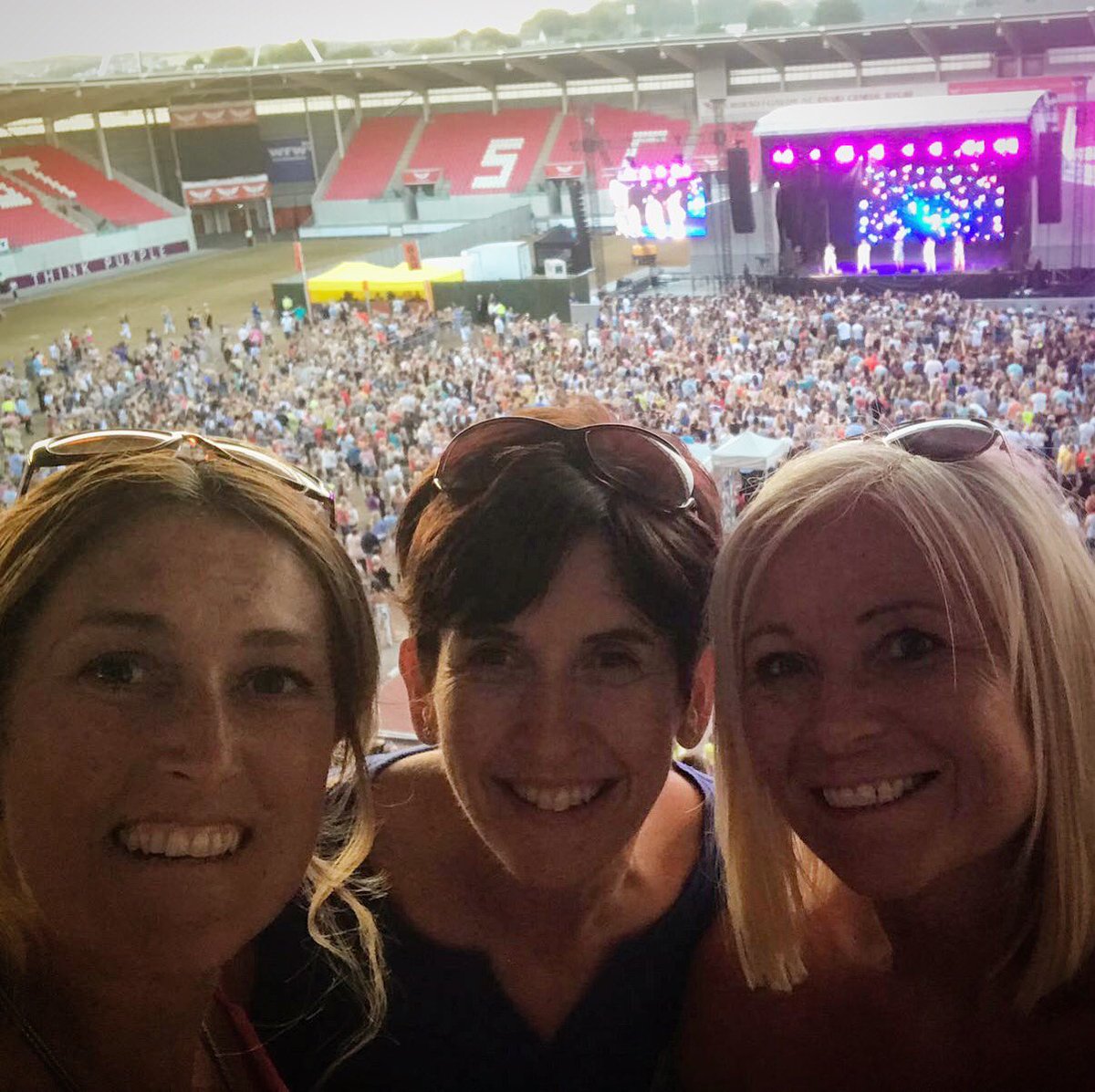 LisaForey's tweet photo. Steps at Parc y Scarlets.... fab night, good dancing and how lush is this lady?! @OfficialSteps @Ianhwatkins #steps20 #20yearsofsteps #dysgwyr https://t.co/naTQjnEgtd