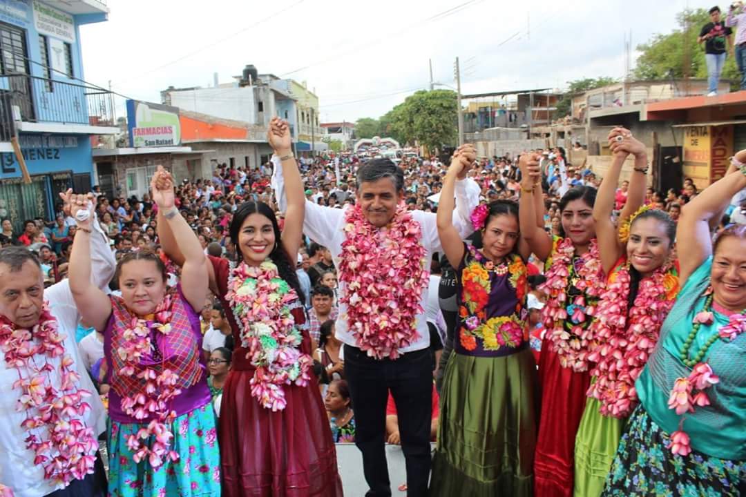 Chitugui1's tweet photo. Me duele saber que te arrebataron de nuestro lado 💔 siempre una luchadora incansable. Lo dejarán impune ? @alejandromurat  mi familia y yo exigimos encuentren a los asesinos que con saña le arrebataron la vida #NiUnaMas #Oaxaca #Juchitan Pamela Terán ♥️ https://t.co/rhd2cMPOCC