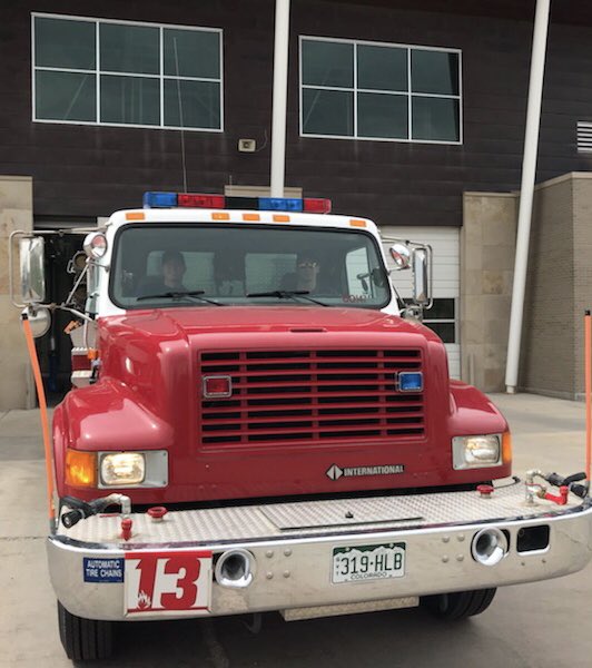 AuroraFireDpt's tweet photo. Two AFR firefighters and Tender 13 have been deployed to fight the #UteParkFire which is over 30,000 acres in New Mexico. Safe travels #AuroraFire https://t.co/WfBVZ5Cwfk