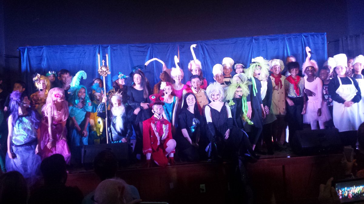 Amazing performance by these Cox Comets and director Lorri Boyd and Stage set, Mr. Bob!