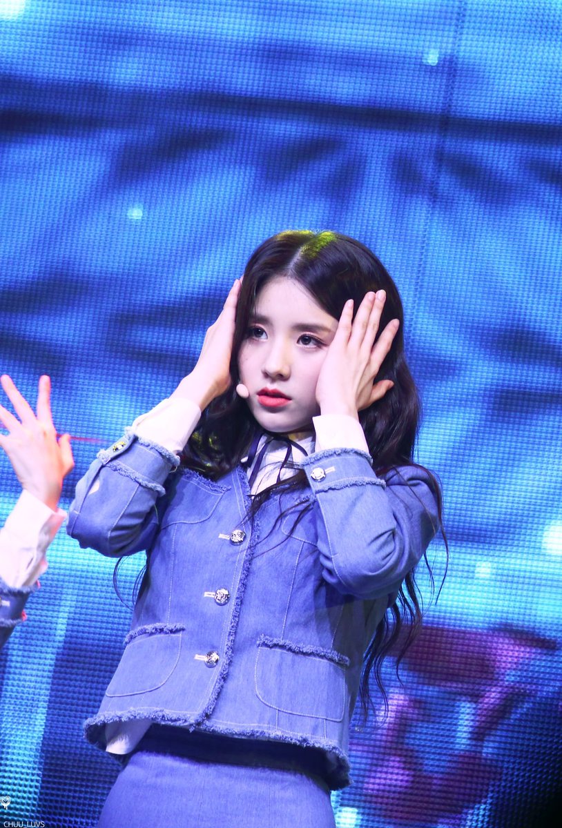 2jinarchive's tweet image. 2jin at line&amp;amp;up 💘

✎. .⃗ . 180602 | #희진 #현진
↝ © chuu luvs ♡.°୭