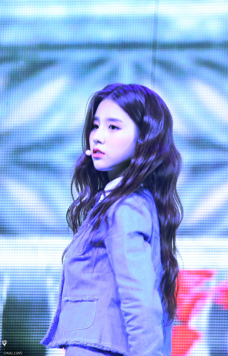 2jinarchive's tweet image. 2jin at line&amp;amp;up 💘

✎. .⃗ . 180602 | #희진 #현진
↝ © chuu luvs ♡.°୭