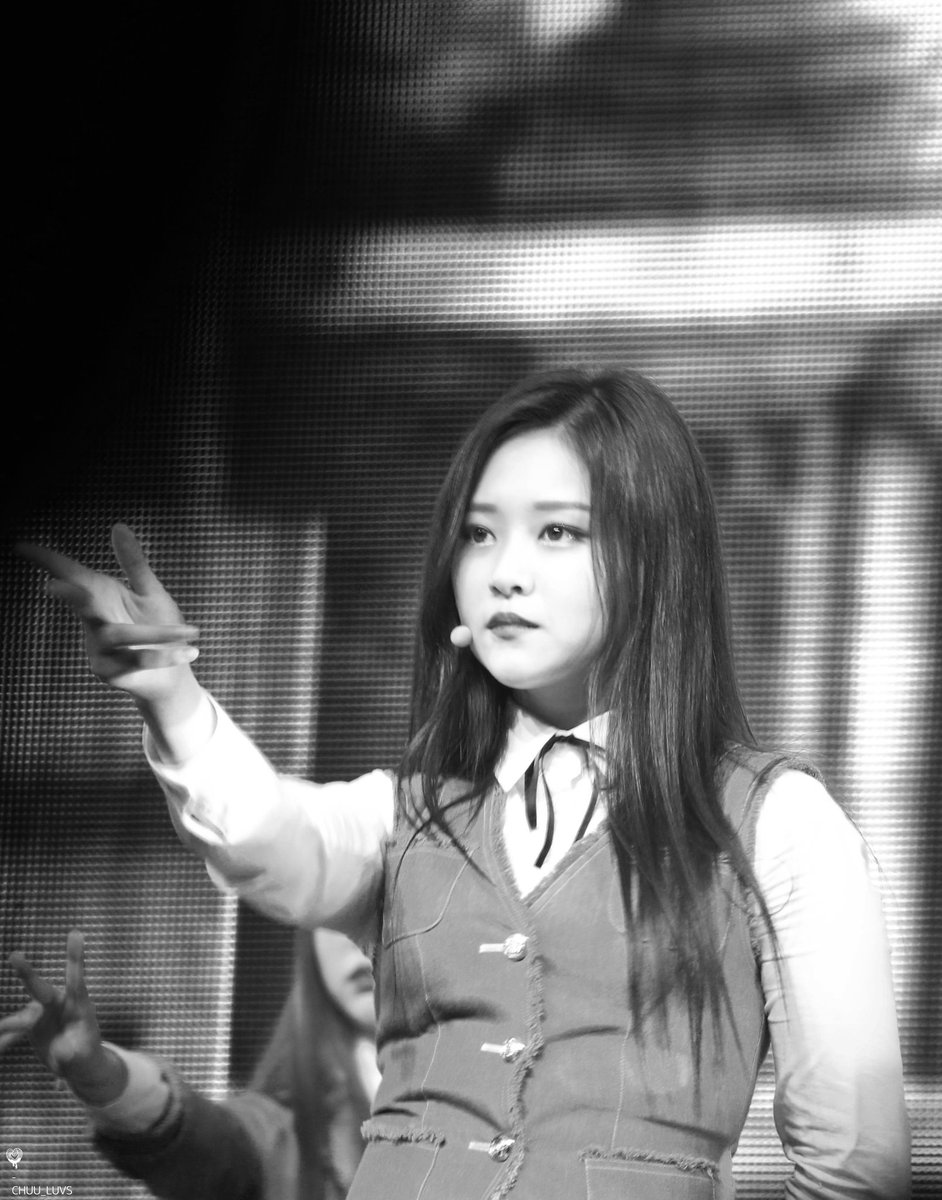 2jinarchive's tweet image. 2jin at line&amp;amp;up 💘

✎. .⃗ . 180602 | #희진 #현진
↝ © chuu luvs ♡.°୭