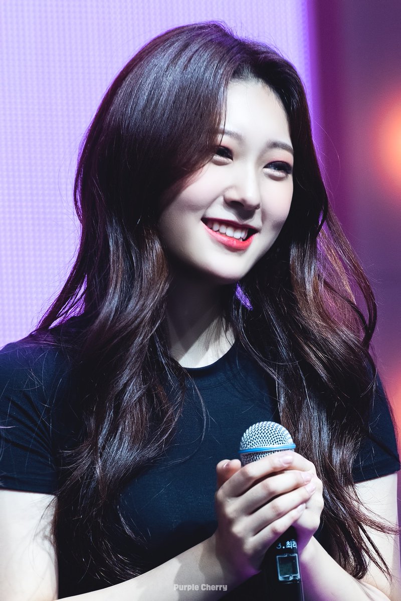 2jinarchive's tweet image. happy birthday to loona's bat and vitamin 🍒 thank you for everything and i hope you don't lose that beautiful smile of yours! we love you, yerim 💜

#HappyChoerryDay