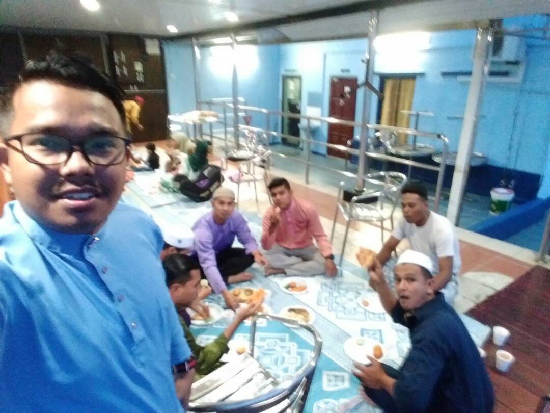 rnopenang's tweet photo. Majlis berbuka puasa bersama warga RNO Penang bersama keluarga bagi mengeratkan silaturahim warga bersama keluarga
@mykamarul 
@tldm_rasmi https://t.co/wI39l2uVjE
