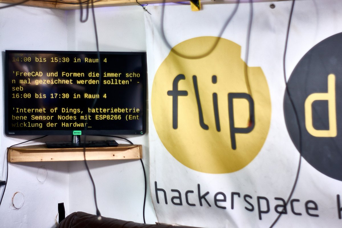 flipdot_kassel's tweet photo. Impressionen vom #hackwat. thx @Triggertrix https://t.co/IqKnvK03fD