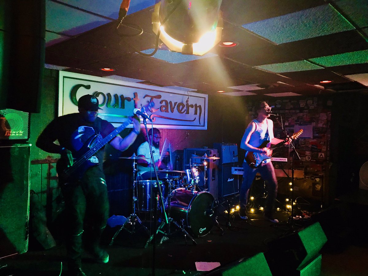 Bryanhansenband's tweet photo. We had a great time performing at @TheCourtTavern w/@MattCookMusic &amp; @Q_Smith42. #bryanhansenband #mattcook #quintonsmith #newjersey #courttavern #retweet #music #indie #indiemusic #originalmusic #newbrunswick #rutgers #rutgersnewbrunswick #wrsu #friday #fridaynight #bar #🎶 #🍺 https://t.co/yeK52kzp8U
