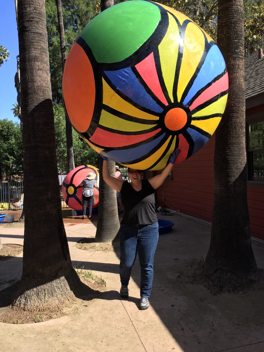 ee_edwards12's tweet photo. Sad to see #ArtFloat go, but still impressed by @Rivartalliance and @RAMriverside as volunteers wash, deflate, and fold all these spheres. https://t.co/6cKaZhg5j8