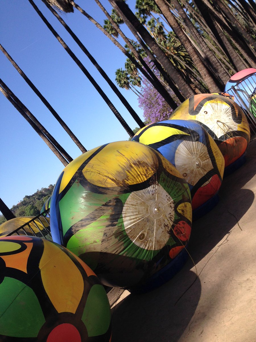 ee_edwards12's tweet photo. Sad to see #ArtFloat go, but still impressed by @Rivartalliance and @RAMriverside as volunteers wash, deflate, and fold all these spheres. https://t.co/6cKaZhg5j8