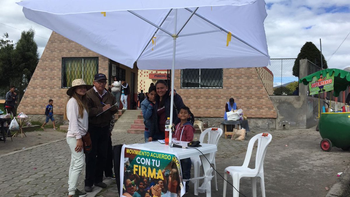 AcuerdoSur's tweet photo. Ahora en Caupicho junto a la militancia en la tarea militante @AcuerdoSur @BancadaRC_ @FrankSamaniegoM @Hector51243581 https://t.co/7N65yJscqy