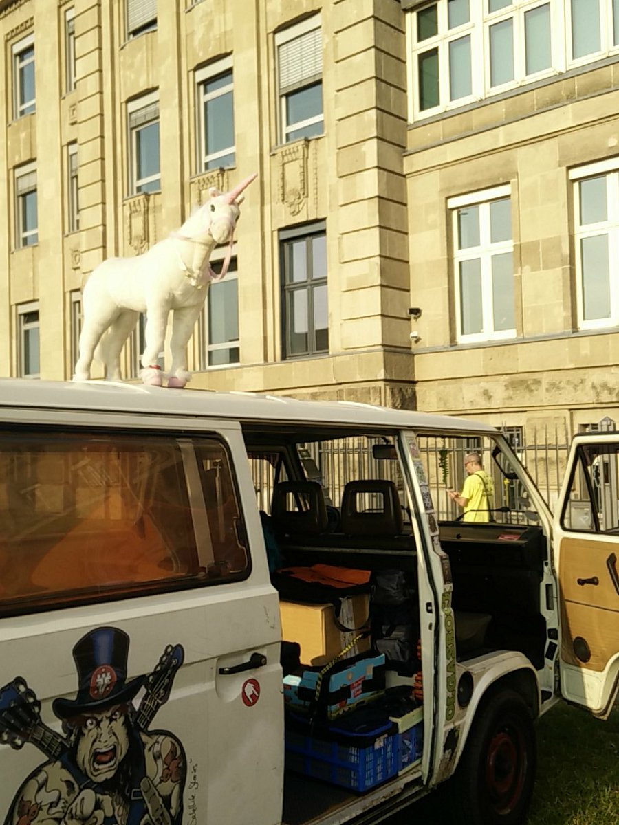 Piraten_Einhorn's tweet image. Ich habe den @ProblemBus total gut auf dem #CSD #Düsseldorf bewacht!