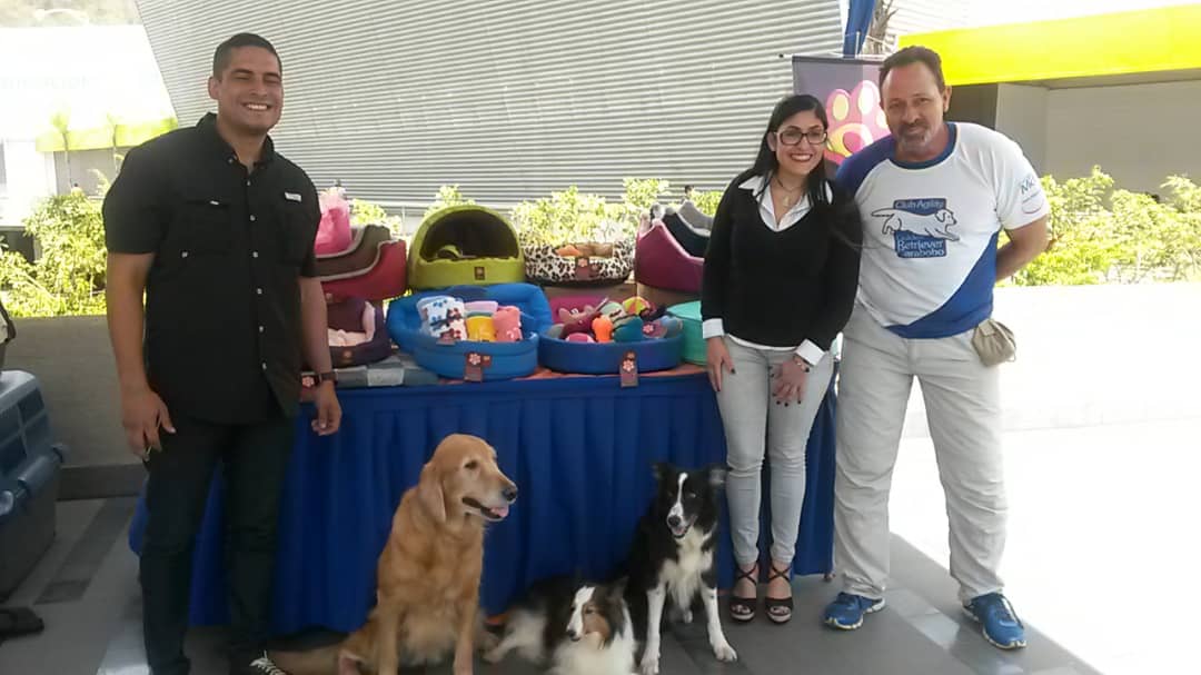 vodkcan's tweet photo. (1/2) Realizando exhibición de Obediencia Canina a nombre de la @ligavenezolanadeagility con #Dana - #Buster y #KayLyn para los amigos de @supersvzla en el #CastingMiGuardian #Caracas.
Agradeciendo a esta marca de alimentos para perros, la apertura de espacios... https://t.co/JVt54YtlZj