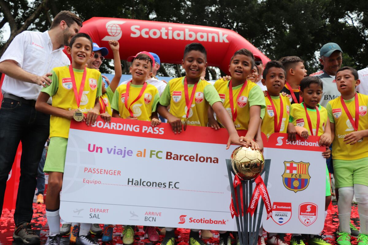 FESAELSALVADOR's tweet photo. ¡Viaje todo pagado a Barcelona para #HalconesFC Soyapango ganadores del Campeonato Nacional de Fútbol Infantil Scotiabank 2018!
¡Gracias a @ScotiabankFC el sueño de #HalconesFC será una realidad! https://t.co/lmzFk6uOIE