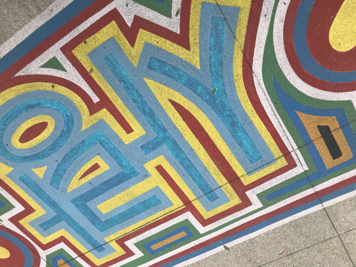camfeireisen_RC's tweet photo. L’amour. Ce mot a été écrit un peu partout sur la rue Yonge proche du mémorial en plusieurs langues (coréen, français et anglais notamment) par un artiste torontois #torontoattacks #torontostrong https://t.co/d0IGU3PVKI