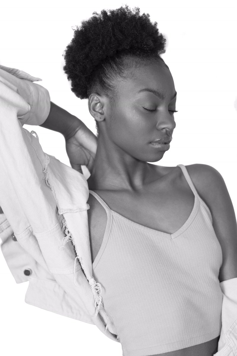 _kenmay's tweet image. Behind my resting bitch face, is a goofy girl who just wants to take photos 🦋 📷@Smoozus