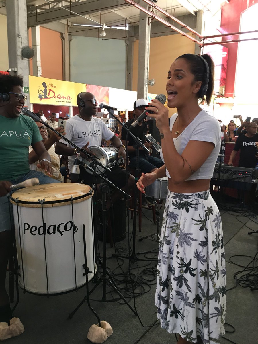 pipacomunicacao's tweet photo. #deagora domingo de samba no Mercado do Rio Vermelho e a participação especial é da cantora @Jumoraesoficial #lançamento #cheguechegando #música https://t.co/aTfwTxk24Z