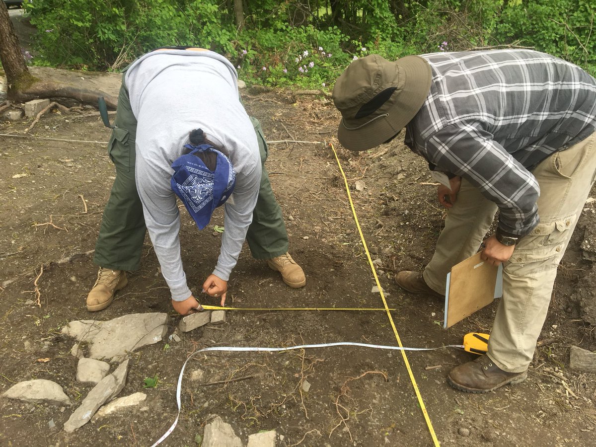 TheDigVenturers's tweet photo. Measuring up the wall of the ruin #DiggingDarrow https://t.co/BOZv3pWC4j