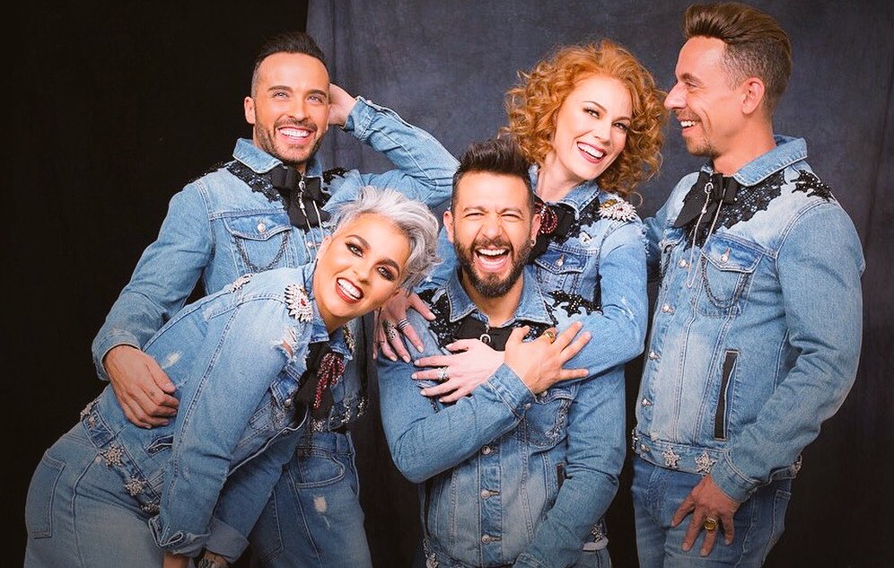 kabah_oficial's tweet photo. Familia hermosa, hoy cumplimos 26 años de trayectoria musical 🙌🎉
Estamos muy contentos de seguir compartiendo nuestra música y grandes momentos con ustedes. ¡¡Gracias por tanto, los queremos mucho!! ❤️❤️❤️
#Kabah26 #KabahPorSiempre #Kabah https://t.co/8pCKaFcSE2