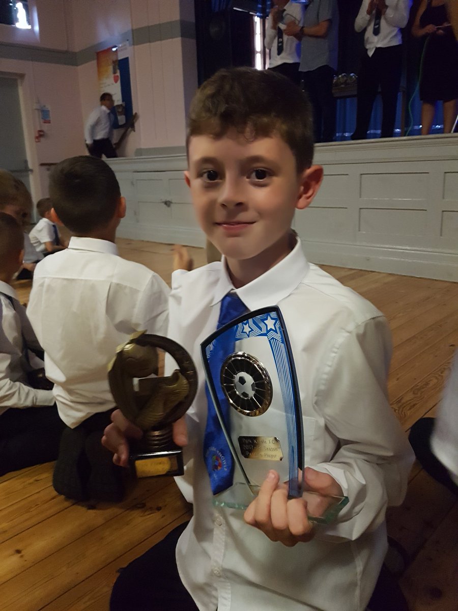 League winning team and he won Parent's player of the season 👍🏆⚽🎉💙 @Park_knowle_fc