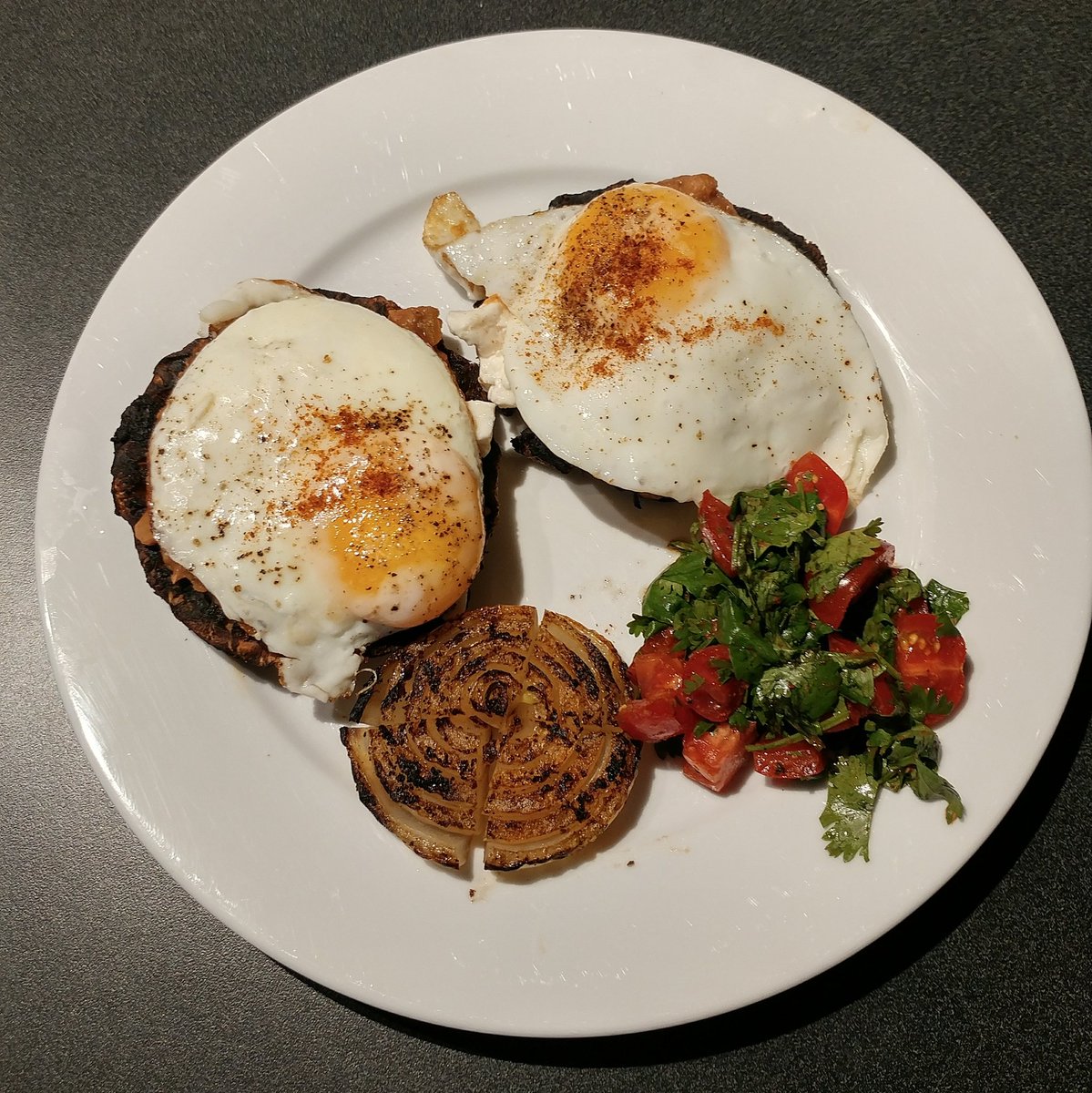 JamesRuddock1's tweet photo. A great Portabella Benny! Recipe &amp; Classic Canadian BBQ Rub from @stickburners with produce from @OttawaFarmMkt Westboro! Grilled portabellas &amp; onions, @stickburners refried beans &amp; salsa, sheepsmilk curds from Les Folies Bergeres, &amp; eggs from Bearbrook. #vegetarian #MyOttawa https://t.co/p0SNi8aZOX