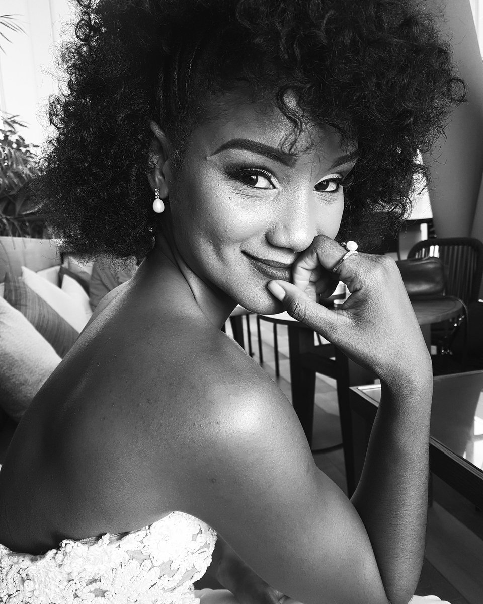 Margo_Fargo's tweet photo. Ready for a new week. 
When was the last time you did something for the first time?

A new challenge awaits this Month. 💛

#Sunday #june #youthmonth #margofargo #blackandwhite #potrait #dimples #womanwholead #vsco #naturalista #smile #curlyhair #bantuknots #Unapologetic https://t.co/0joes4LGJd